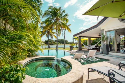 Villa-Ibis-Buenaventura-Lake-view-pool&Jacuzzi