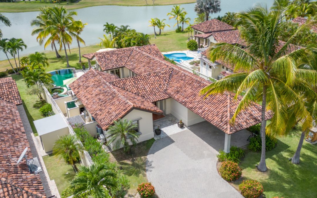3 bedroom villa with pool and lake view in Buenaventura Panama